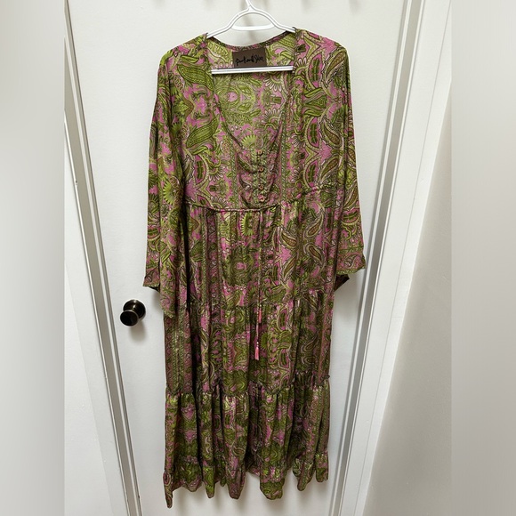 Beautiful bohemian 70% SILK 30% Viscose
maxi dress with bell sleeves - Picture 4 of 13